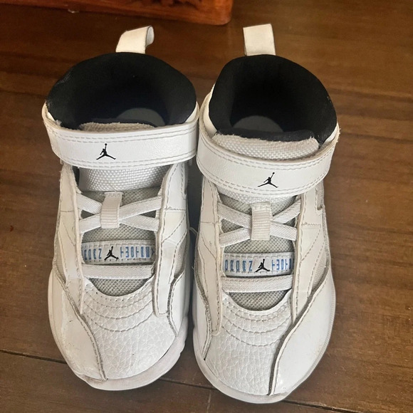 Jordan Kids' White Sneakers - Picture 1 of 5